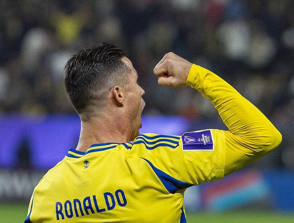 kaiyun体育官方登录注册阿扎伦卡焦点对战，C罗与90激战皇家马德里分钟，领先优势明显胜负难料！