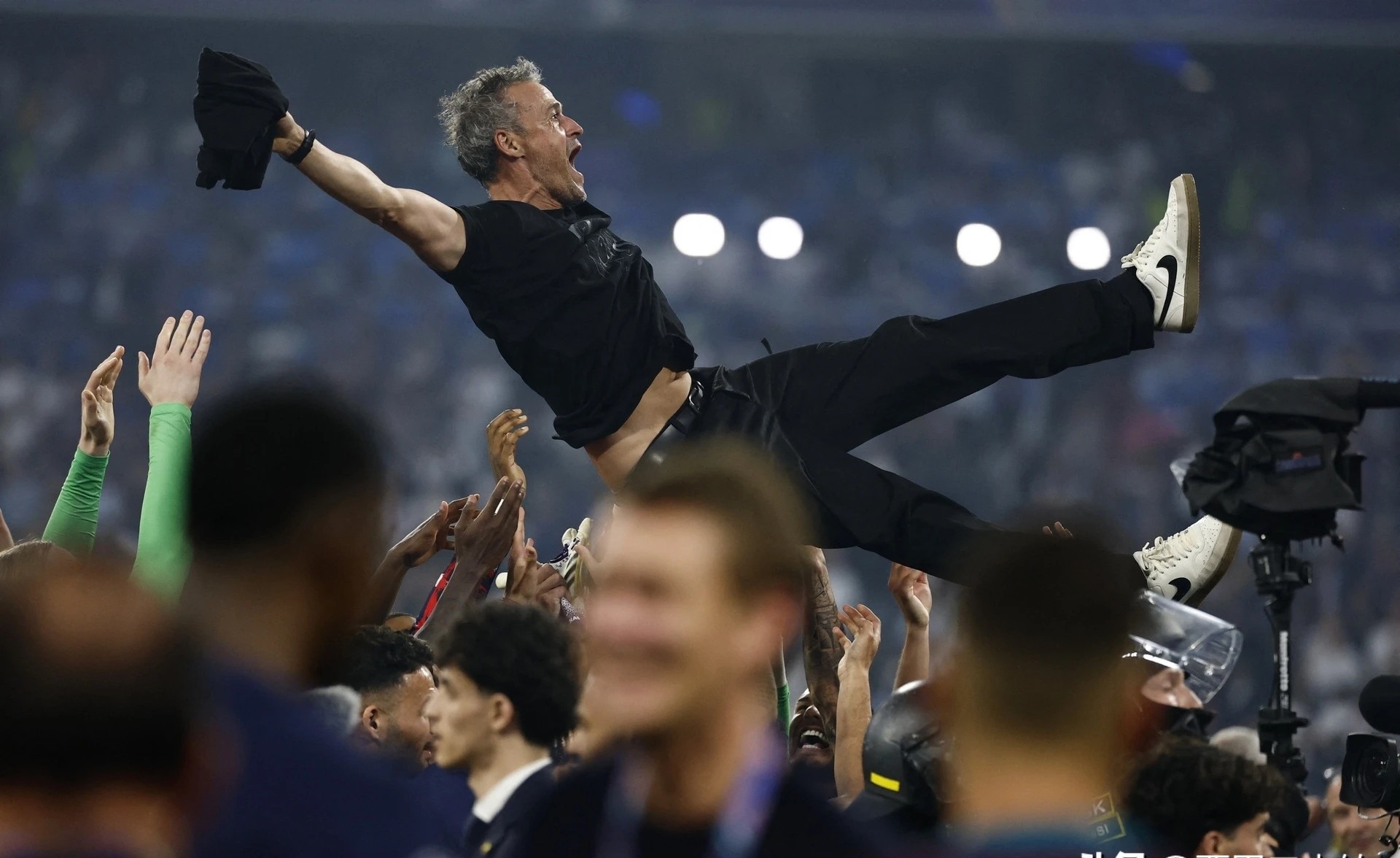 欧联倒计时，巴黎圣日耳曼冲刺阶段篮板制胜，细节引发关注，悬念犹存，阵容厚度经受考验的简单介绍