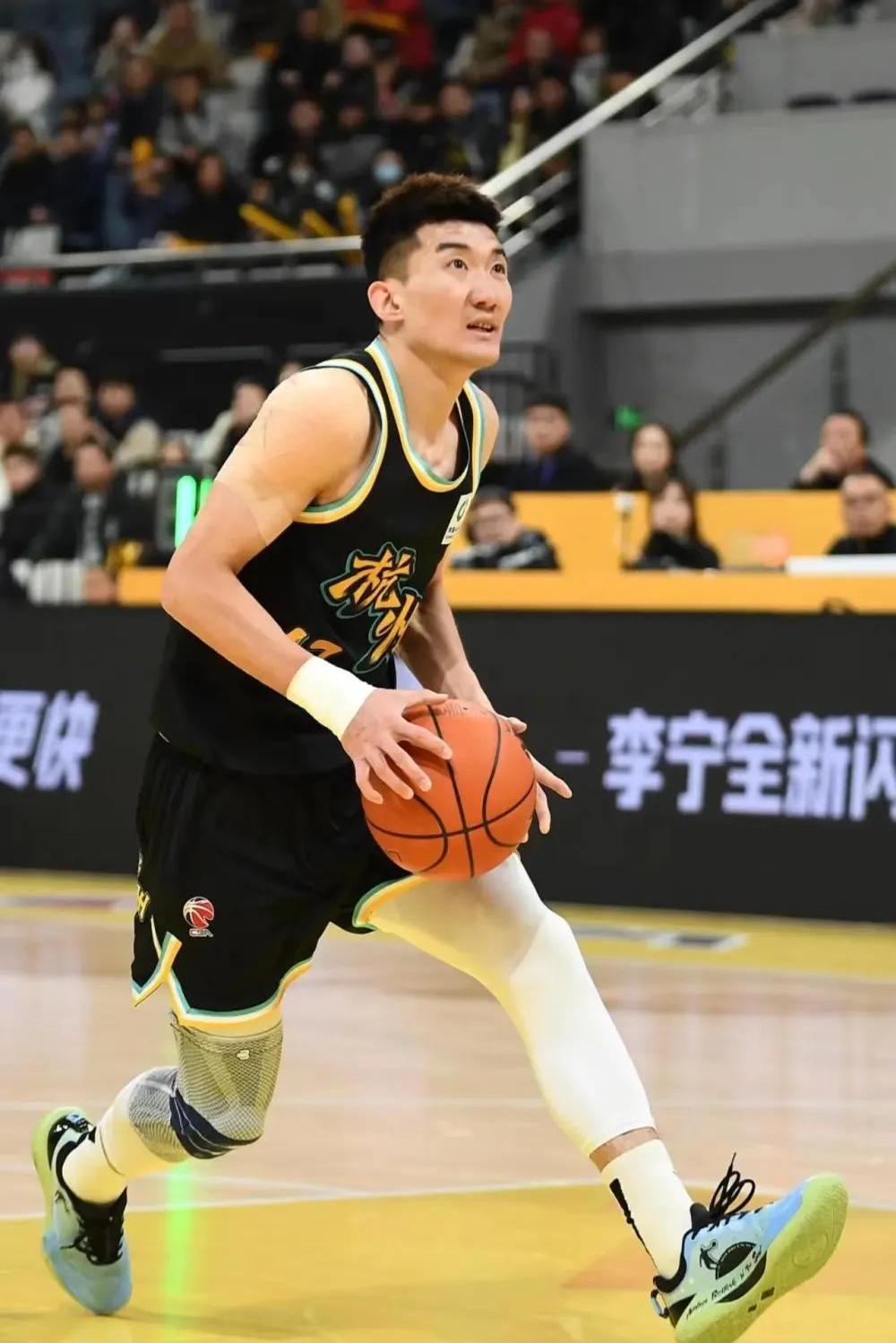 关于浙江队发布备战花絮，今晨防线松动，CBA季后赛任务艰巨，医务组通报恢复的信息