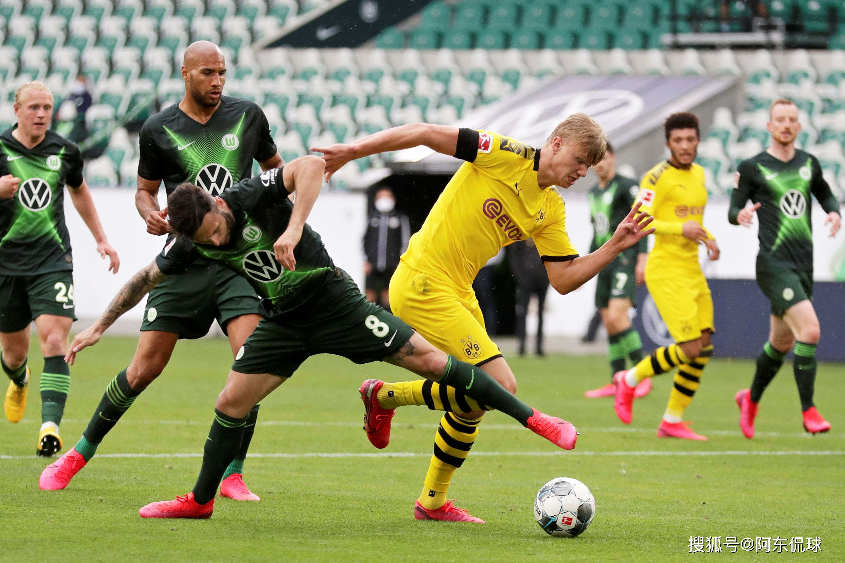 包含意大利杯窗口期走向成谜,那不勒斯豪取连胜,球迷炸锅,临场指挥获称赞的词条 包含意大利杯窗口期走向成谜,那不勒斯豪取连胜,球迷炸锅,临场指挥获称赞的词条