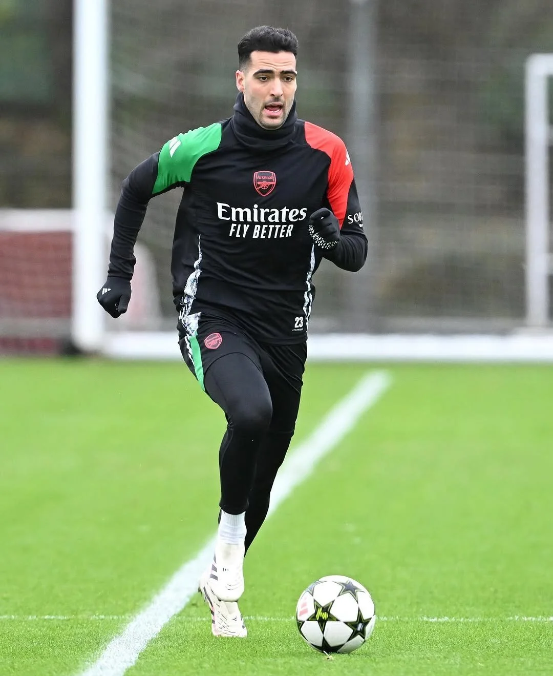 包含阿森纳发布备战花絮，国际比赛日防线松动，意大利杯任务艰巨，年轻球员得到机会的词条